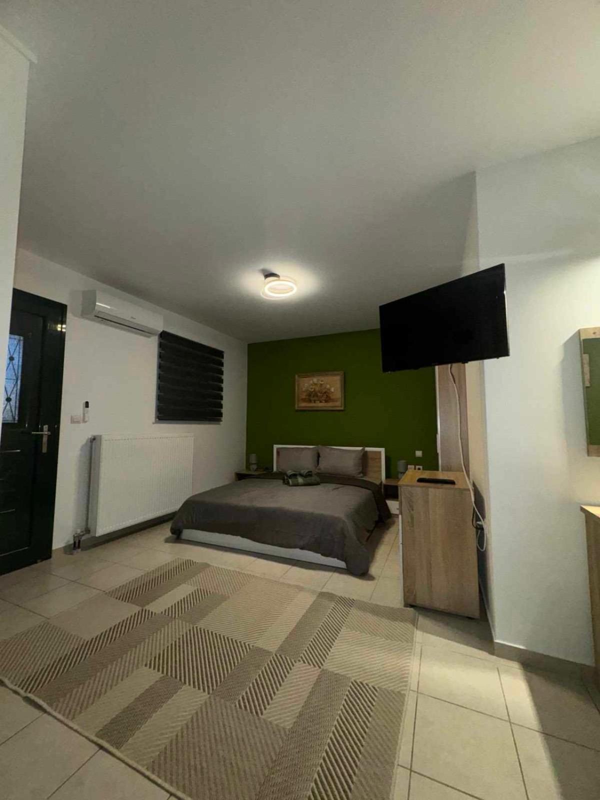 Ifigeleni Apartment *